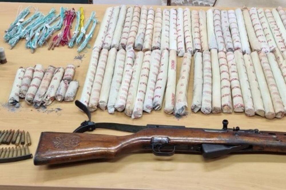 Zaplijenjeno oružje, eskploziv i municija, Foto: Uprava policije
