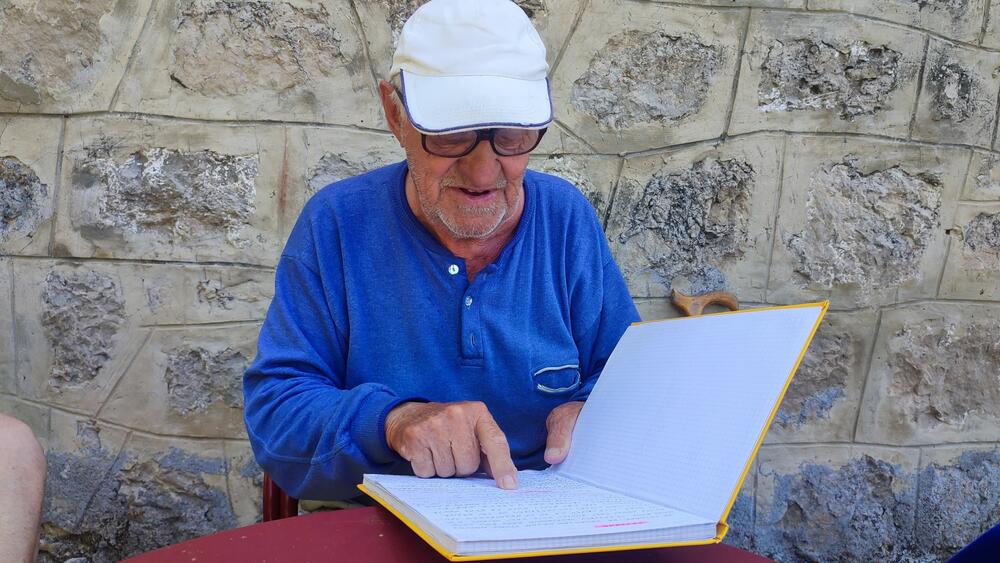 <p>Selo Kljakovica udaljeno je pedesetak kilometara od Nikšića, i danas ga &ldquo;čuva&rdquo; po pet žena i muškaraca...</p>