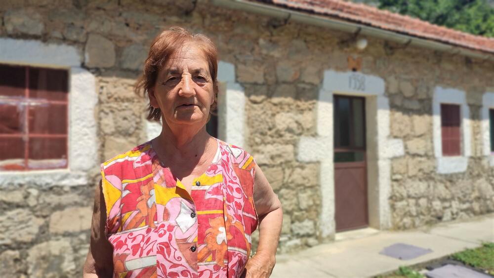 <p>Selo Kljakovica udaljeno je pedesetak kilometara od Nikšića, i danas ga &ldquo;čuva&rdquo; po pet žena i muškaraca...</p>