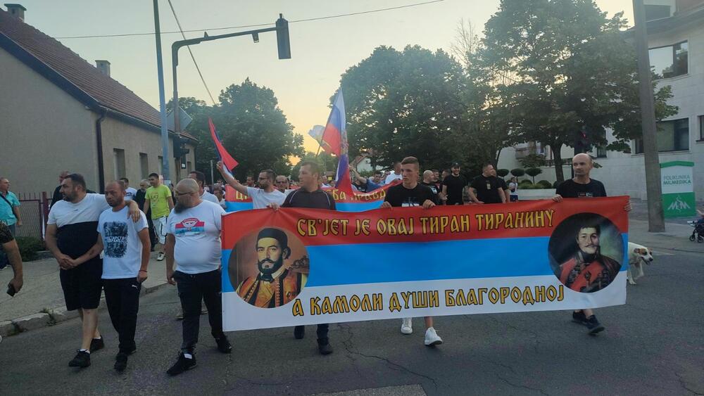 <p>"Okupili smo se večeras da podržimo Marka Kovačevića, jednog od najčestitijih, najperspektivnijih političara kojeg ima ova naša Crna Gora, koji je izložen sramnim klevetama i progonu."</p>