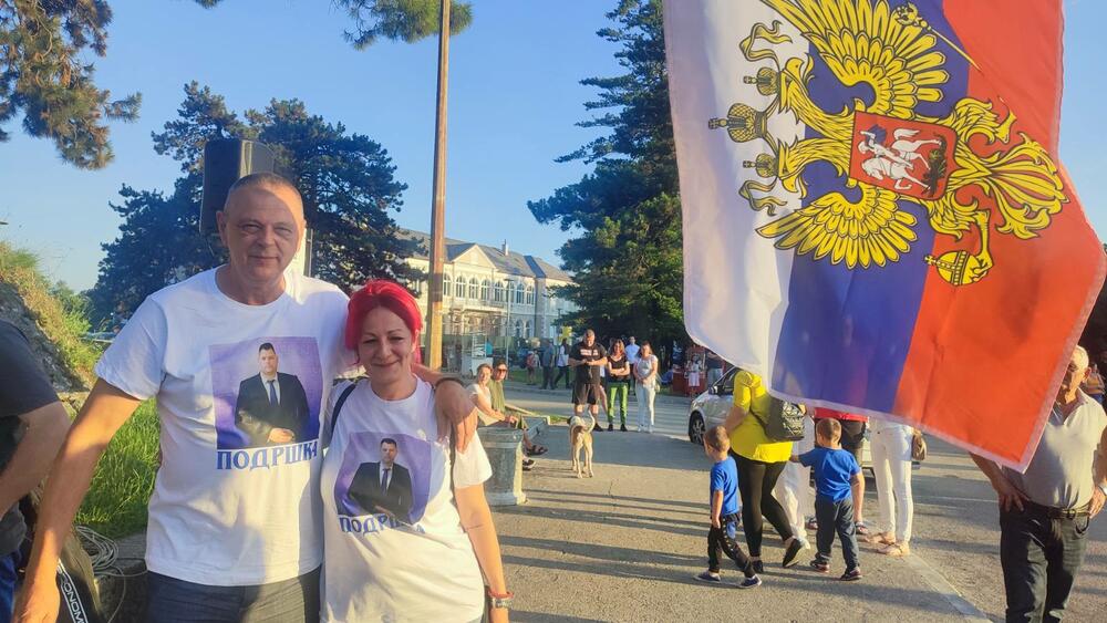 <p>"Okupili smo se večeras da podržimo Marka Kovačevića, jednog od najčestitijih, najperspektivnijih političara kojeg ima ova naša Crna Gora, koji je izložen sramnim klevetama i progonu."</p>
