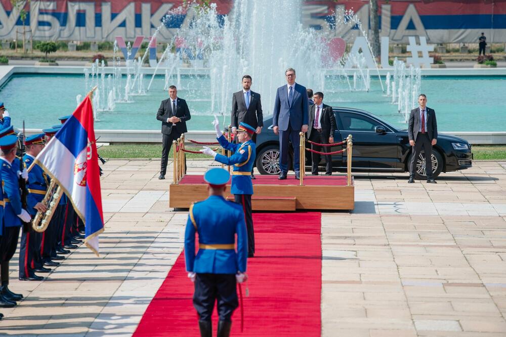 <p>Milatović je dočekan uz najviše vojne i državne počasti ispred Palate Srbije u Beogradu gdje boravi u zvaničnoj dvodnevnoj posjeti</p>