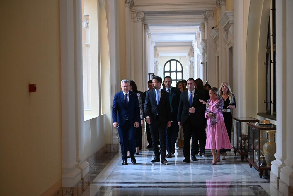 <p>Milatović obišao je i zdanje Narodne skupštine Republike Srbije</p>