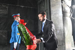 Milatović položio vijenac na spomenik na Avali