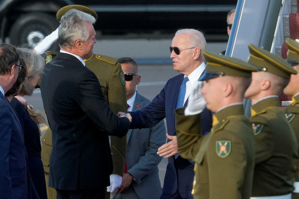 Litvanski predsjednik Gitanas Nauseda dočekuje predsjednika SAD Džoa Bajdena, Foto: INTS KALNINS