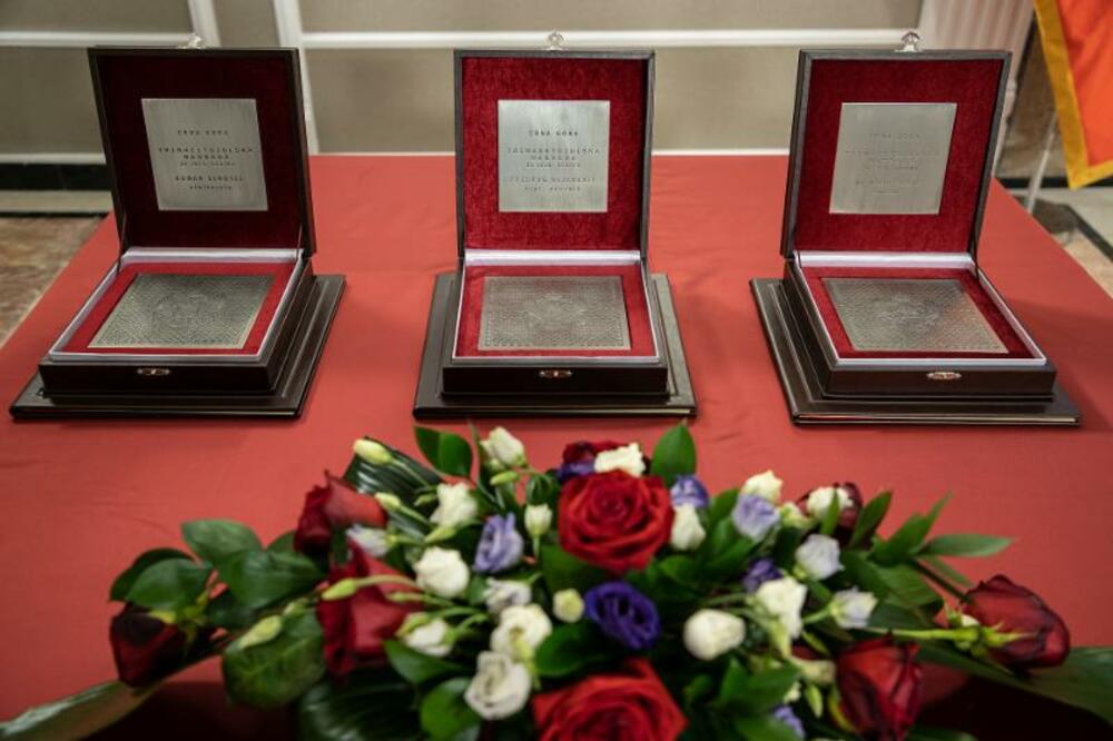 Trinaestojulske nagrade