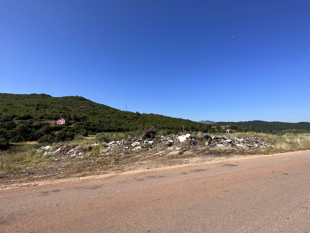 <p>"Građani mjesnih zajednica pokazuju veliku zabrinutost za kvalitet životne sredine koja je ugrožena nesavjesnim odglanjem otpada brojnih pojedinaca ali i kompanija, koji u velikom broju doprinose narušavanju životne sredine"</p>