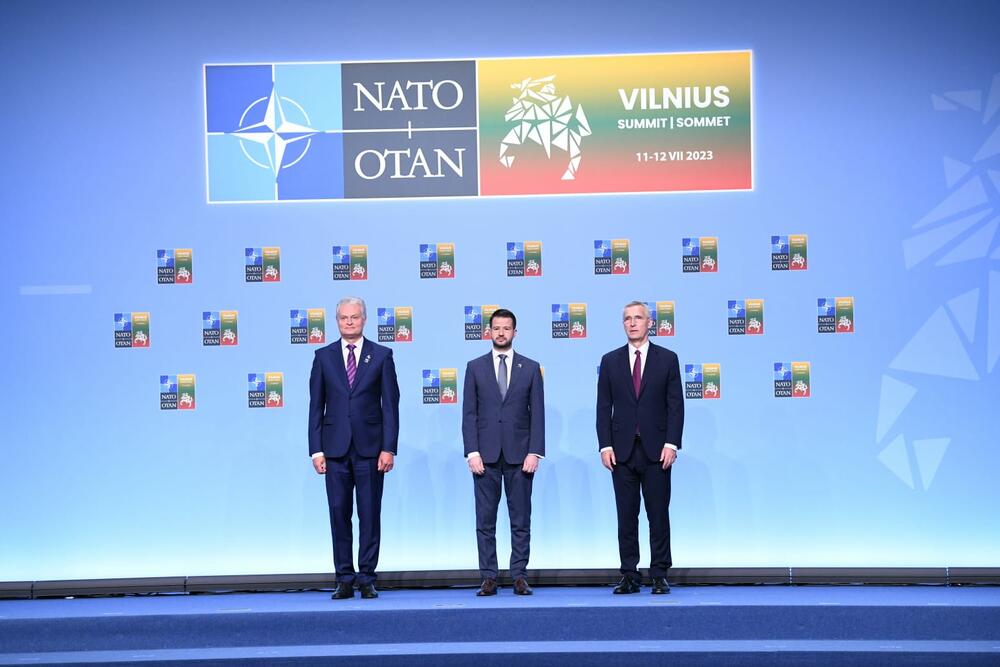 <p>"Posvećeni smo Ukrajini i na taj način podižemo dijalog između NATO i Ukrajine na veći nivo. Očekujem i sveobuhvatan paket podrške u kojem će, naravno, Crna Gora učestvovati“, kazao je Milatović</p>