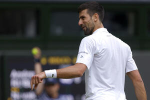 Pobjeda u jubilarnom meču: Đoković u polufinalu Vimbldona,...