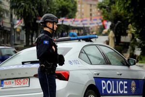 Kosovo pristalo da smanji policijske snage u i oko opštinskih...
