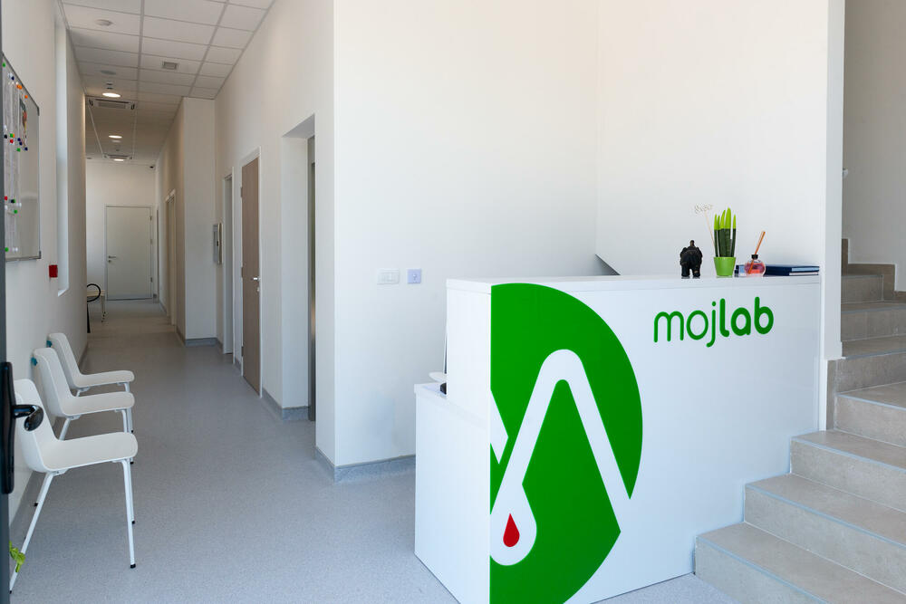 <p>Najsavremenija poliklinika otvorila je vrata za svoje pacijente i u Ulcinju u ulici Đerane br 1, (iza pošte).</p>