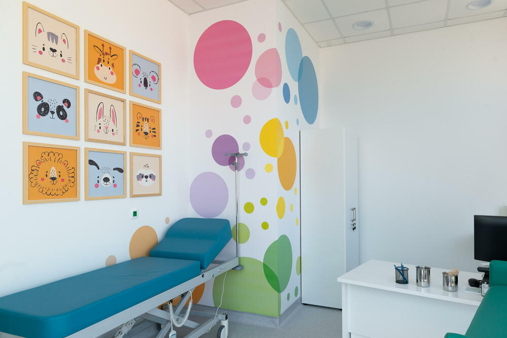 <p>Najsavremenija poliklinika otvorila je vrata za svoje pacijente i u Ulcinju u ulici Đerane br 1, (iza pošte).</p>