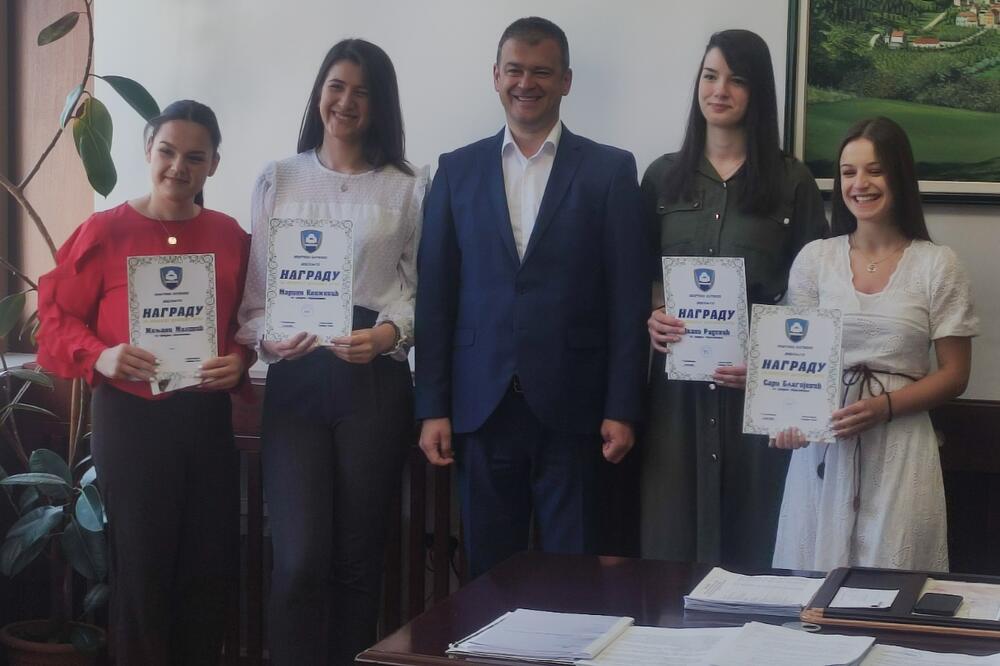 Dobitnice diplome "Luča", Foto: Opština Plužine