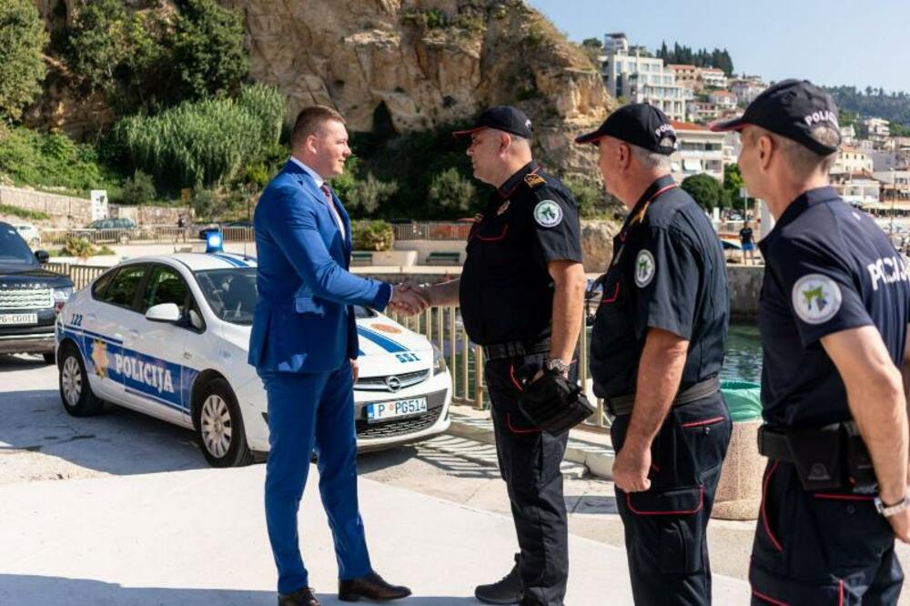 Adžić na otvaranju privremenog graničnog prelaza za pomorski saobraćaj, Foto: Ministarstvo unutrašnjh poslova