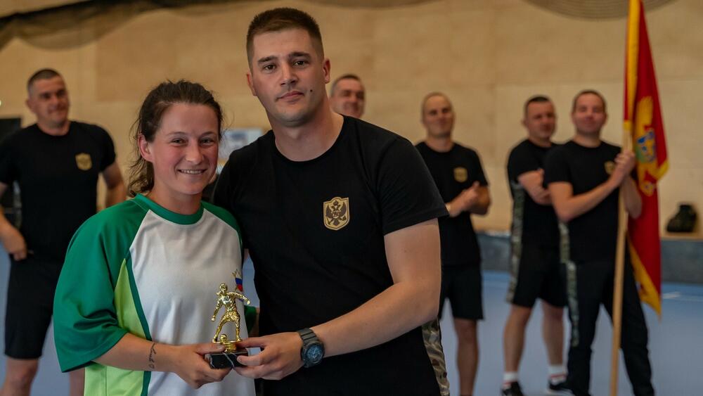 <p>Na turniru u vojnoj bazi učestvovali pripadnici oružanih snaga iz još deset zemalja, prikupljeno 1.850 eura</p>