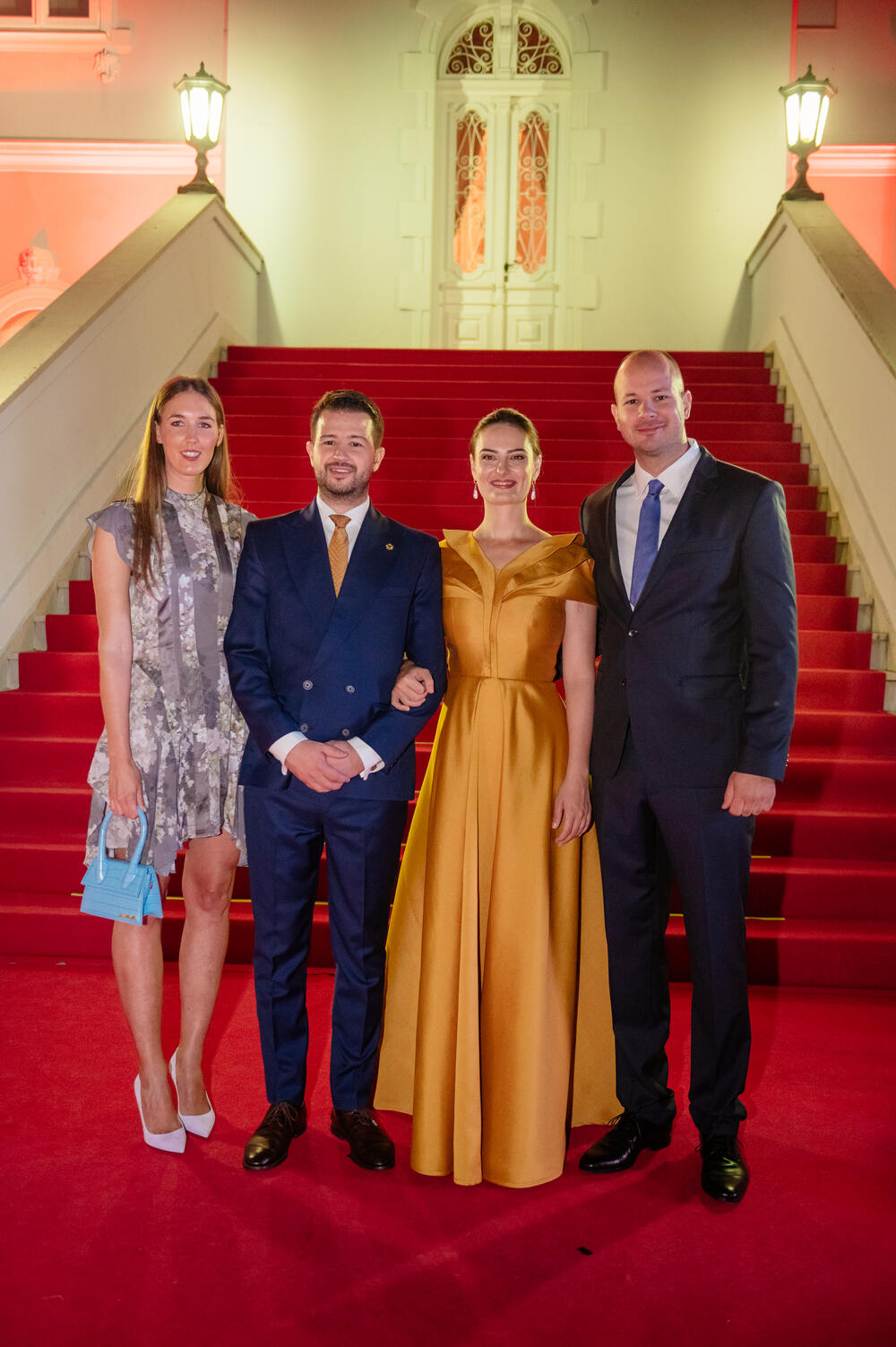 <p>Predsjednik Crne Gore Jakov Milatović povodom Dana državnosti organizvao je sinoć prijem na Cetinju.</p>  <p>Prijemu su prisustvovale brojne zvanice iz političkog, naučnog, kulturnog, privrednog i sportskog života, građanski aktivisti, raniji najviši državni funkcioneri, kao i predstavnici diplomatskog kora i visoki zvaničnici međunarodnih organizacija i institucija.</p>