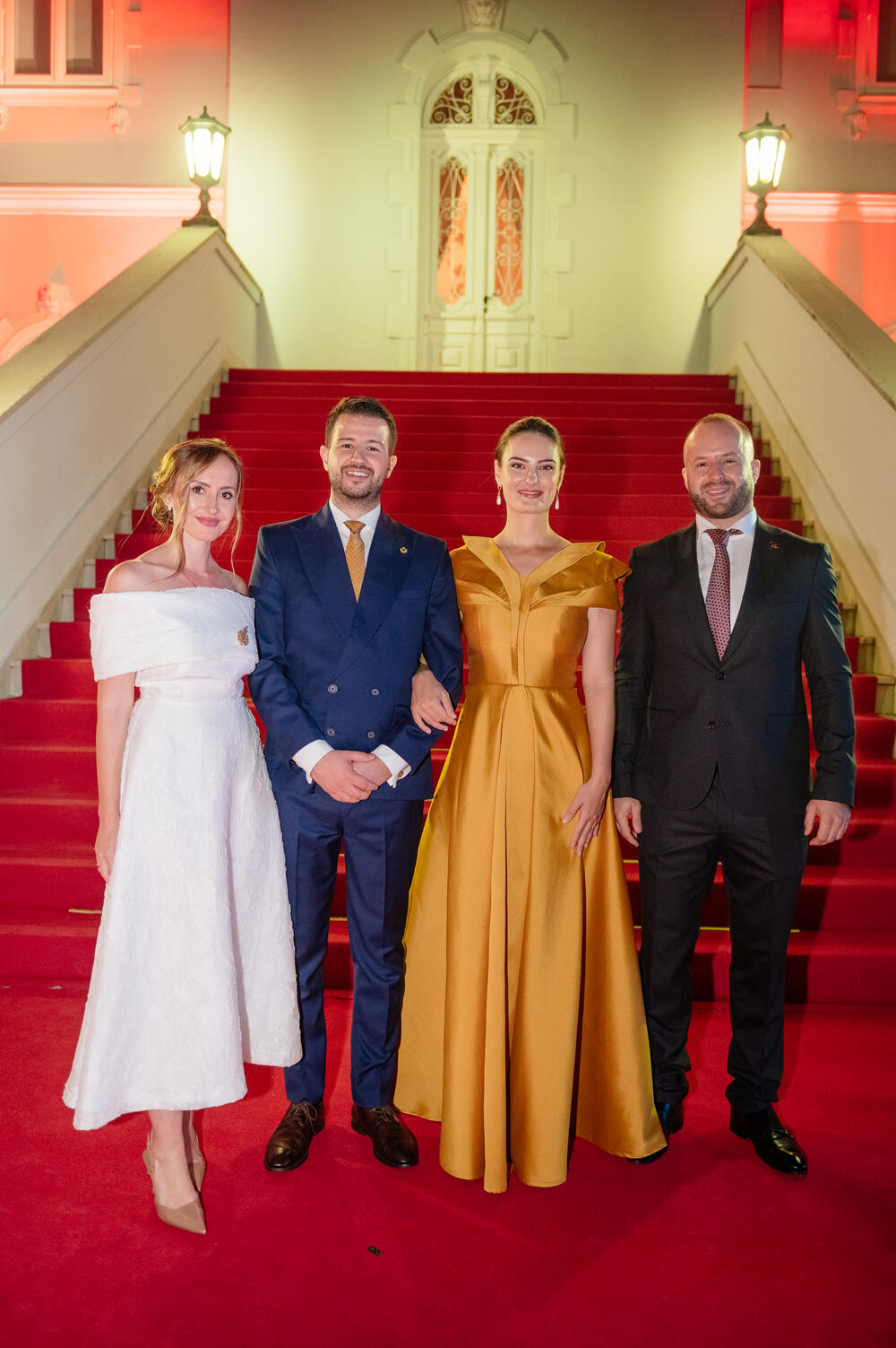 <p>Predsjednik Crne Gore Jakov Milatović povodom Dana državnosti organizvao je sinoć prijem na Cetinju.</p>  <p>Prijemu su prisustvovale brojne zvanice iz političkog, naučnog, kulturnog, privrednog i sportskog života, građanski aktivisti, raniji najviši državni funkcioneri, kao i predstavnici diplomatskog kora i visoki zvaničnici međunarodnih organizacija i institucija.</p>