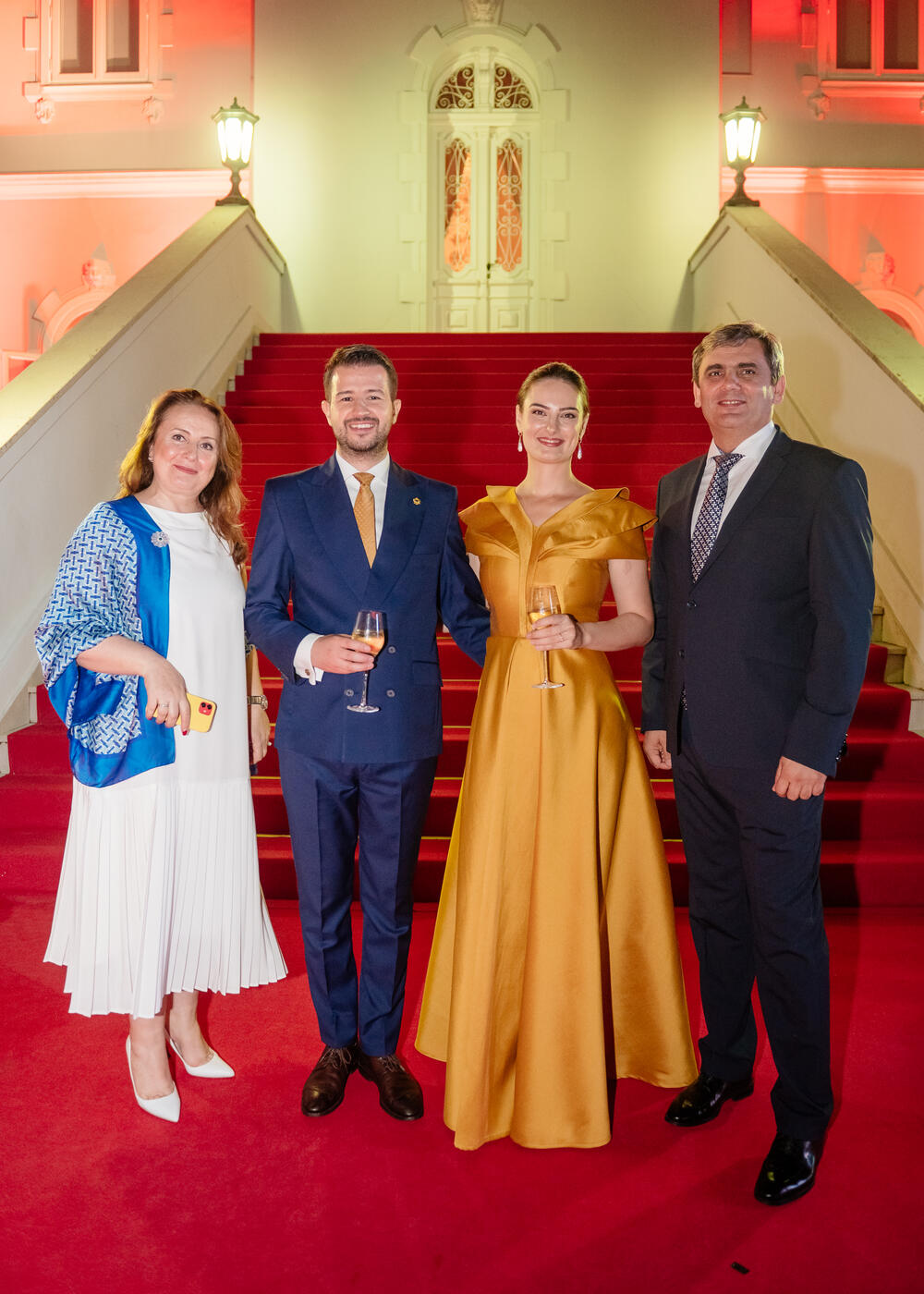 <p>Predsjednik Crne Gore Jakov Milatović povodom Dana državnosti organizvao je sinoć prijem na Cetinju.</p>  <p>Prijemu su prisustvovale brojne zvanice iz političkog, naučnog, kulturnog, privrednog i sportskog života, građanski aktivisti, raniji najviši državni funkcioneri, kao i predstavnici diplomatskog kora i visoki zvaničnici međunarodnih organizacija i institucija.</p>