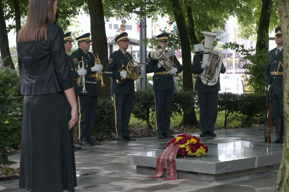 Položen vijenac na spomen obilježje palim narodnim herojima NOB-a, Foto: Konzulat Crne Gore