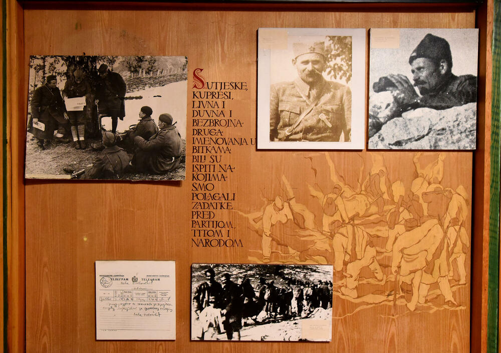 <p>Ovo je podsjetnik na to koja je cijena plaćena za slobodu i nezavisnost Crne Gore. Podsjetnik da tom slobodom nikada i nipošto ne trgujemo, da budemo odani Crnoj Gori. Na antifašizmu počiva moderna Crna Gora i moramo ga čuvati, kaže desetar/kustos Mitar Božović</p>