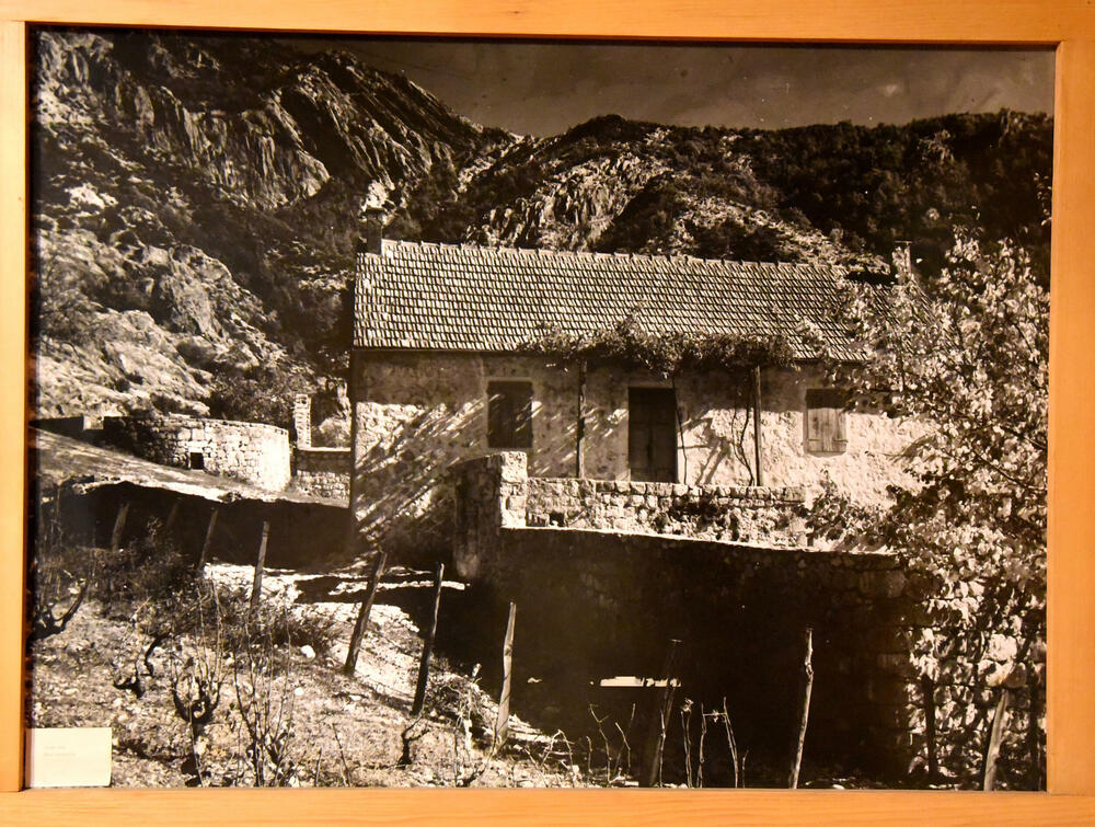 <p>Ovo je podsjetnik na to koja je cijena plaćena za slobodu i nezavisnost Crne Gore. Podsjetnik da tom slobodom nikada i nipošto ne trgujemo, da budemo odani Crnoj Gori. Na antifašizmu počiva moderna Crna Gora i moramo ga čuvati, kaže desetar/kustos Mitar Božović</p>