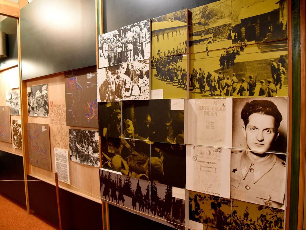 <p>Ovo je podsjetnik na to koja je cijena plaćena za slobodu i nezavisnost Crne Gore. Podsjetnik da tom slobodom nikada i nipošto ne trgujemo, da budemo odani Crnoj Gori. Na antifašizmu počiva moderna Crna Gora i moramo ga čuvati, kaže desetar/kustos Mitar Božović</p>