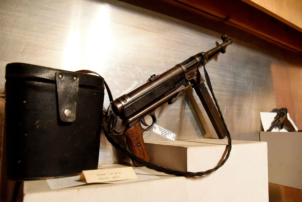 <p>Ovo je podsjetnik na to koja je cijena plaćena za slobodu i nezavisnost Crne Gore. Podsjetnik da tom slobodom nikada i nipošto ne trgujemo, da budemo odani Crnoj Gori. Na antifašizmu počiva moderna Crna Gora i moramo ga čuvati, kaže desetar/kustos Mitar Božović</p>