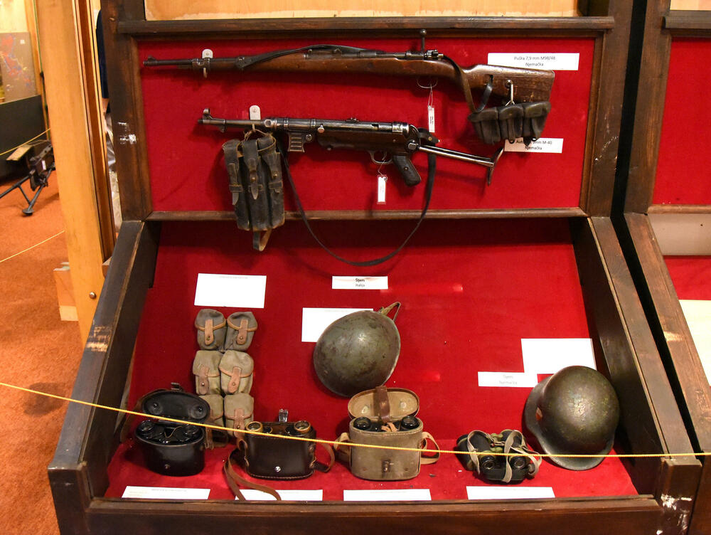 <p>Ovo je podsjetnik na to koja je cijena plaćena za slobodu i nezavisnost Crne Gore. Podsjetnik da tom slobodom nikada i nipošto ne trgujemo, da budemo odani Crnoj Gori. Na antifašizmu počiva moderna Crna Gora i moramo ga čuvati, kaže desetar/kustos Mitar Božović</p>