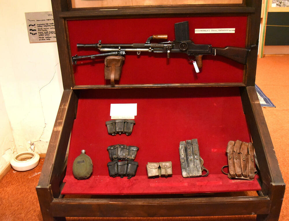 <p>Ovo je podsjetnik na to koja je cijena plaćena za slobodu i nezavisnost Crne Gore. Podsjetnik da tom slobodom nikada i nipošto ne trgujemo, da budemo odani Crnoj Gori. Na antifašizmu počiva moderna Crna Gora i moramo ga čuvati, kaže desetar/kustos Mitar Božović</p>