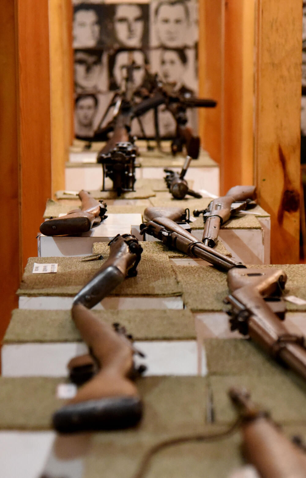 <p>Ovo je podsjetnik na to koja je cijena plaćena za slobodu i nezavisnost Crne Gore. Podsjetnik da tom slobodom nikada i nipošto ne trgujemo, da budemo odani Crnoj Gori. Na antifašizmu počiva moderna Crna Gora i moramo ga čuvati, kaže desetar/kustos Mitar Božović</p>