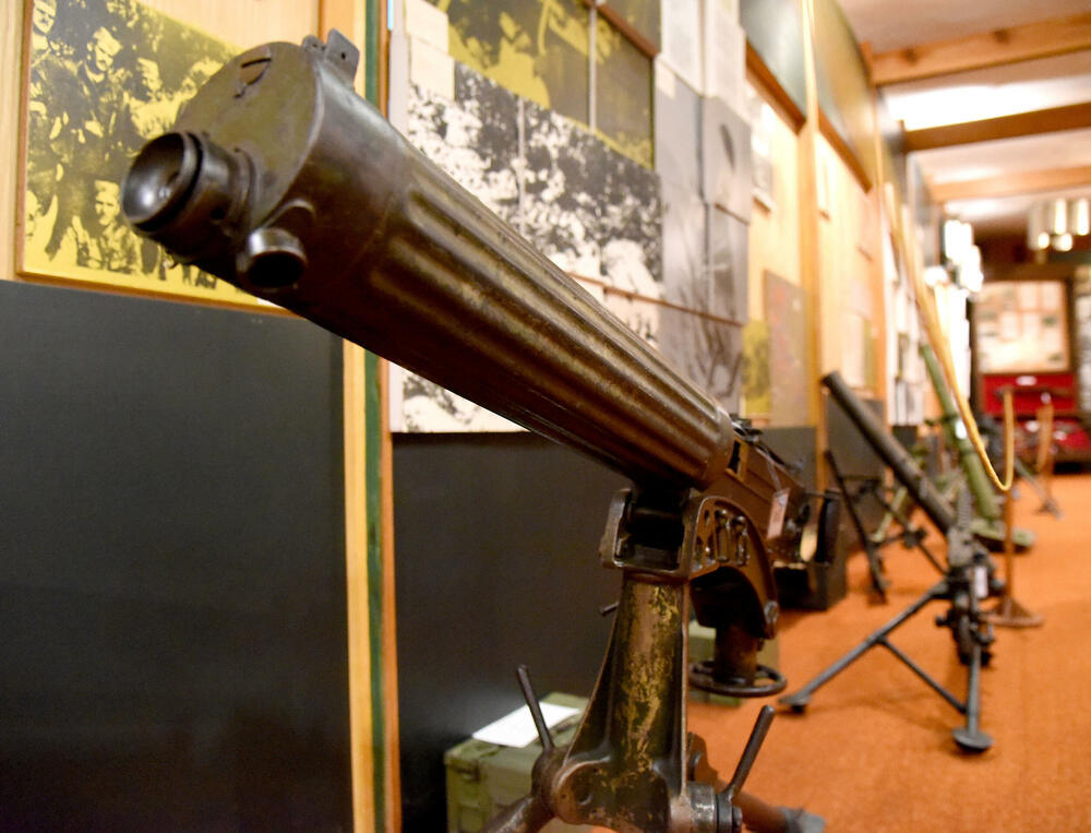 <p>Ovo je podsjetnik na to koja je cijena plaćena za slobodu i nezavisnost Crne Gore. Podsjetnik da tom slobodom nikada i nipošto ne trgujemo, da budemo odani Crnoj Gori. Na antifašizmu počiva moderna Crna Gora i moramo ga čuvati, kaže desetar/kustos Mitar Božović</p>