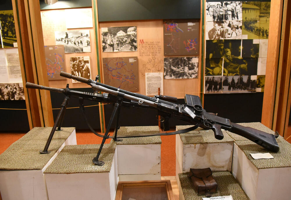 <p>Ovo je podsjetnik na to koja je cijena plaćena za slobodu i nezavisnost Crne Gore. Podsjetnik da tom slobodom nikada i nipošto ne trgujemo, da budemo odani Crnoj Gori. Na antifašizmu počiva moderna Crna Gora i moramo ga čuvati, kaže desetar/kustos Mitar Božović</p>