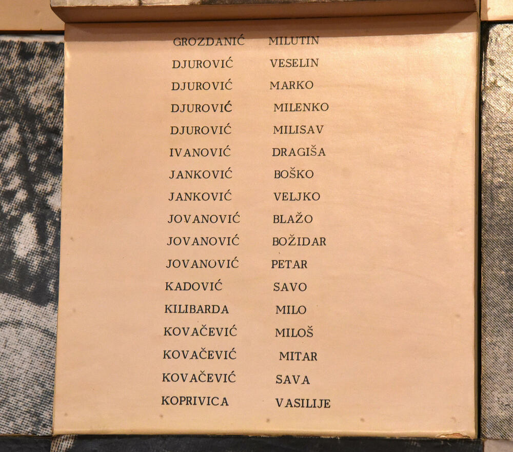 <p>Ovo je podsjetnik na to koja je cijena plaćena za slobodu i nezavisnost Crne Gore. Podsjetnik da tom slobodom nikada i nipošto ne trgujemo, da budemo odani Crnoj Gori. Na antifašizmu počiva moderna Crna Gora i moramo ga čuvati, kaže desetar/kustos Mitar Božović</p>