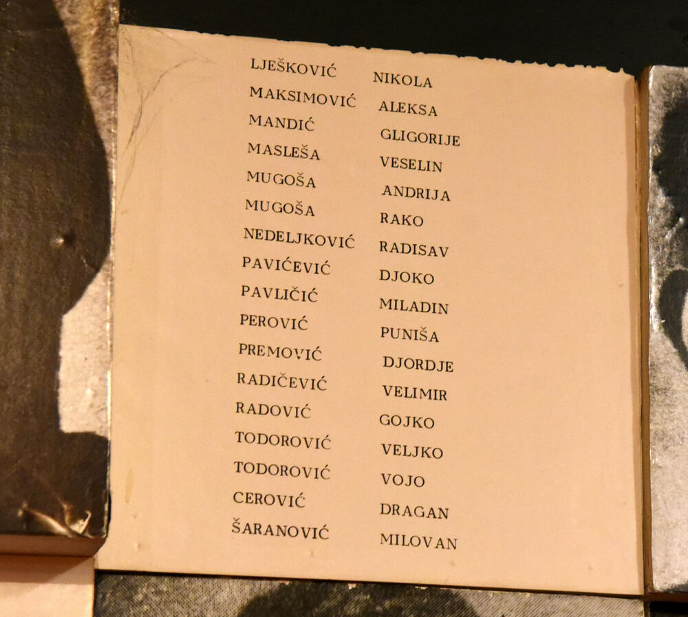 <p>Ovo je podsjetnik na to koja je cijena plaćena za slobodu i nezavisnost Crne Gore. Podsjetnik da tom slobodom nikada i nipošto ne trgujemo, da budemo odani Crnoj Gori. Na antifašizmu počiva moderna Crna Gora i moramo ga čuvati, kaže desetar/kustos Mitar Božović</p>