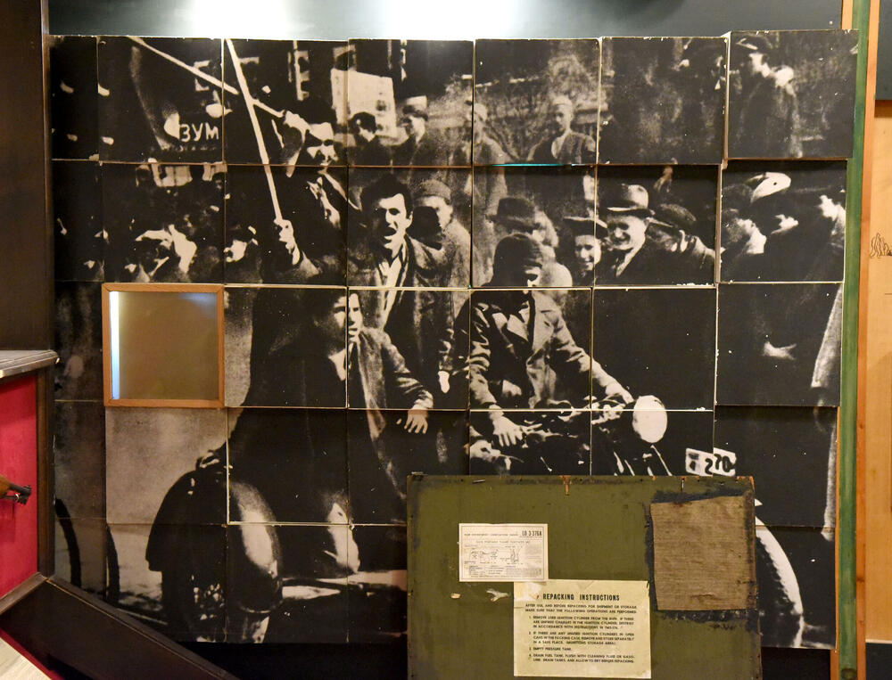 <p>Ovo je podsjetnik na to koja je cijena plaćena za slobodu i nezavisnost Crne Gore. Podsjetnik da tom slobodom nikada i nipošto ne trgujemo, da budemo odani Crnoj Gori. Na antifašizmu počiva moderna Crna Gora i moramo ga čuvati, kaže desetar/kustos Mitar Božović</p>