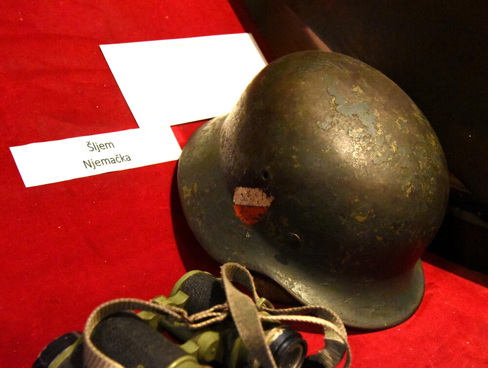 <p>Ovo je podsjetnik na to koja je cijena plaćena za slobodu i nezavisnost Crne Gore. Podsjetnik da tom slobodom nikada i nipošto ne trgujemo, da budemo odani Crnoj Gori. Na antifašizmu počiva moderna Crna Gora i moramo ga čuvati, kaže desetar/kustos Mitar Božović</p>