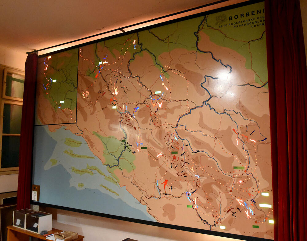 <p>Ovo je podsjetnik na to koja je cijena plaćena za slobodu i nezavisnost Crne Gore. Podsjetnik da tom slobodom nikada i nipošto ne trgujemo, da budemo odani Crnoj Gori. Na antifašizmu počiva moderna Crna Gora i moramo ga čuvati, kaže desetar/kustos Mitar Božović</p>