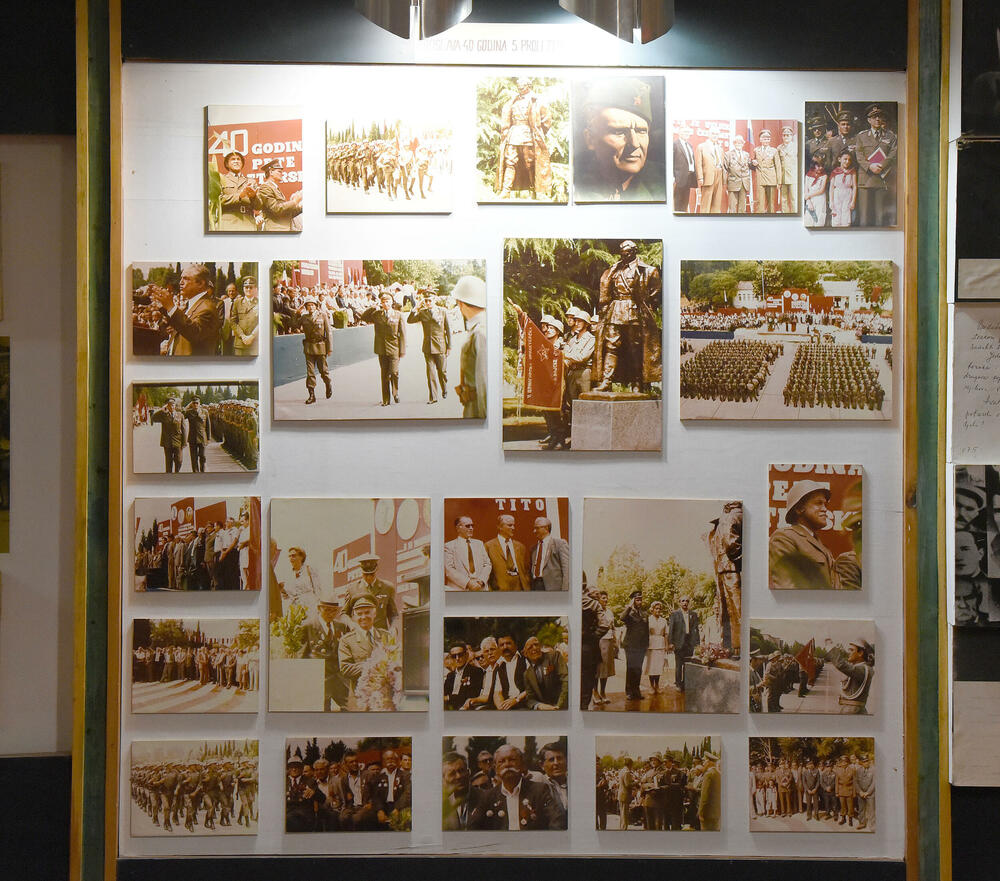 <p>Ovo je podsjetnik na to koja je cijena plaćena za slobodu i nezavisnost Crne Gore. Podsjetnik da tom slobodom nikada i nipošto ne trgujemo, da budemo odani Crnoj Gori. Na antifašizmu počiva moderna Crna Gora i moramo ga čuvati, kaže desetar/kustos Mitar Božović</p>