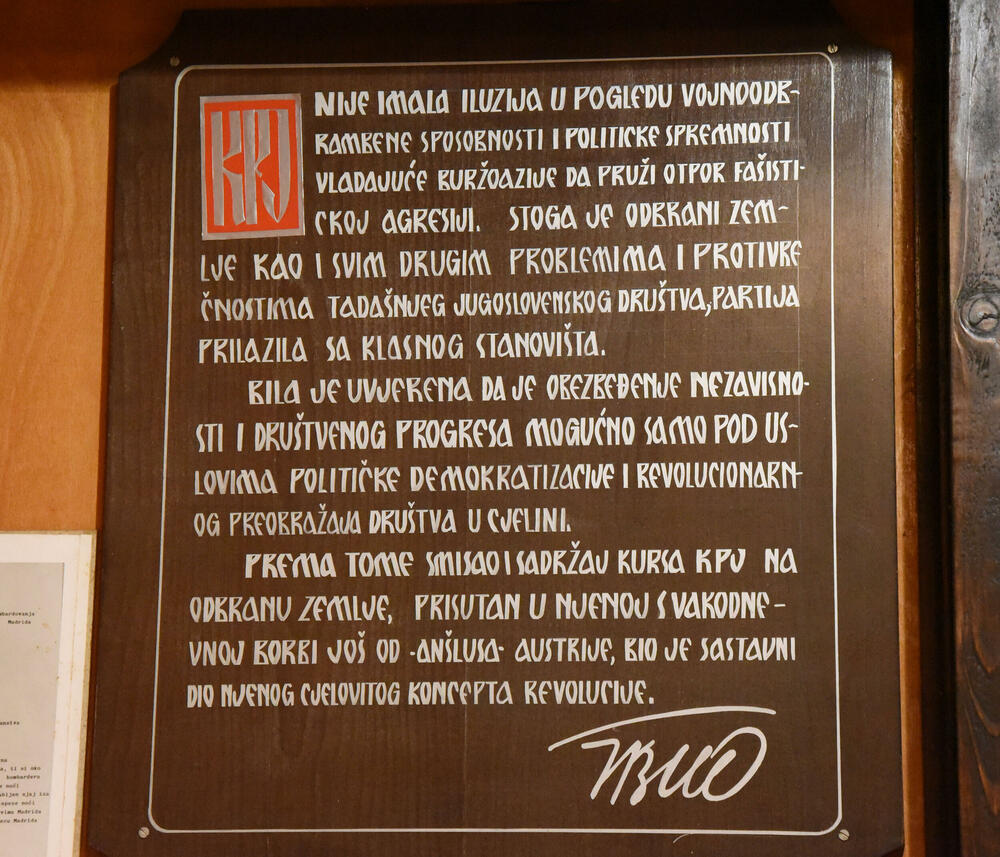 <p>Ovo je podsjetnik na to koja je cijena plaćena za slobodu i nezavisnost Crne Gore. Podsjetnik da tom slobodom nikada i nipošto ne trgujemo, da budemo odani Crnoj Gori. Na antifašizmu počiva moderna Crna Gora i moramo ga čuvati, kaže desetar/kustos Mitar Božović</p>