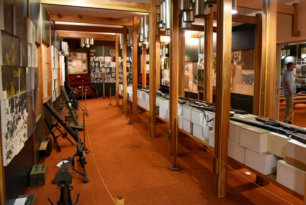 <p>Ovo je podsjetnik na to koja je cijena plaćena za slobodu i nezavisnost Crne Gore. Podsjetnik da tom slobodom nikada i nipošto ne trgujemo, da budemo odani Crnoj Gori. Na antifašizmu počiva moderna Crna Gora i moramo ga čuvati, kaže desetar/kustos Mitar Božović</p>