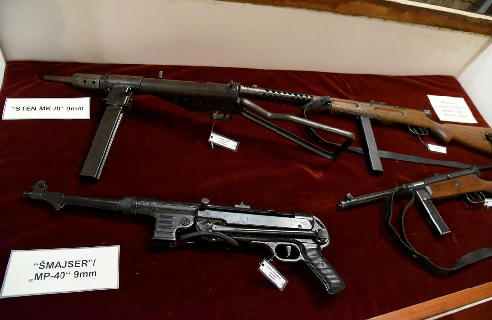 <p>Ovo je podsjetnik na to koja je cijena plaćena za slobodu i nezavisnost Crne Gore. Podsjetnik da tom slobodom nikada i nipošto ne trgujemo, da budemo odani Crnoj Gori. Na antifašizmu počiva moderna Crna Gora i moramo ga čuvati, kaže desetar/kustos Mitar Božović</p>