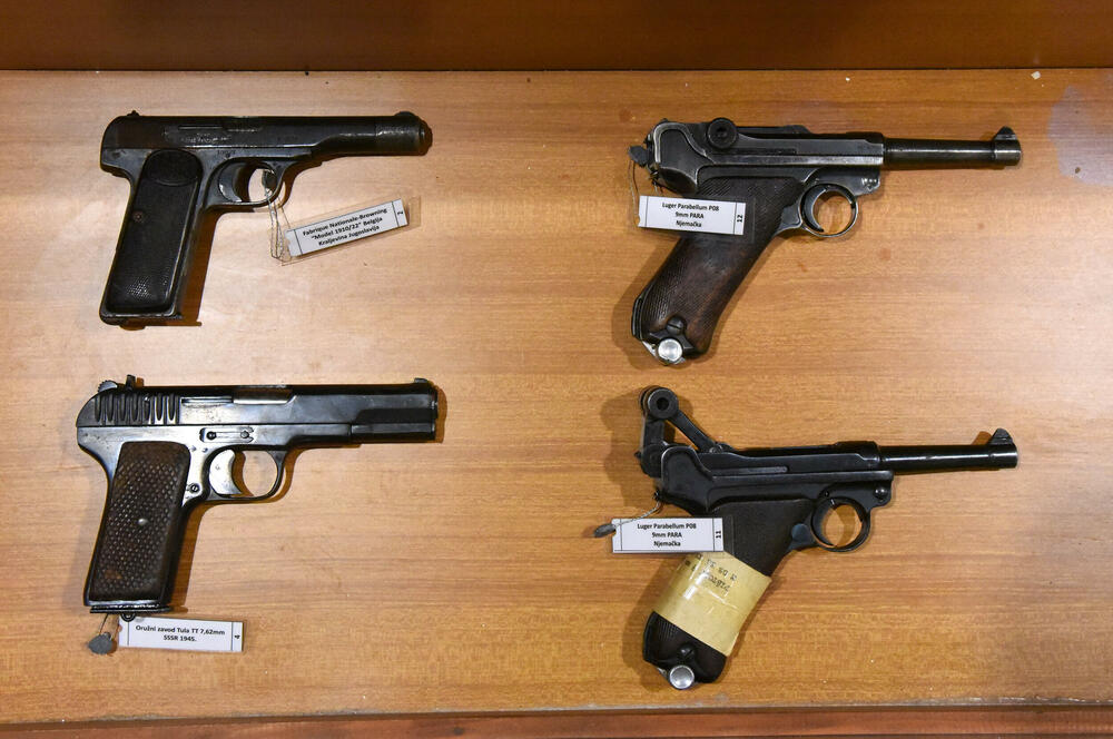 <p>Ovo je podsjetnik na to koja je cijena plaćena za slobodu i nezavisnost Crne Gore. Podsjetnik da tom slobodom nikada i nipošto ne trgujemo, da budemo odani Crnoj Gori. Na antifašizmu počiva moderna Crna Gora i moramo ga čuvati, kaže desetar/kustos Mitar Božović</p>