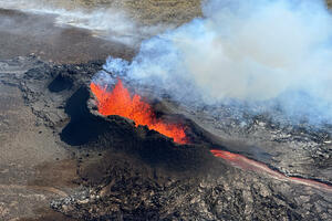 Erupcija vulkana na Islandu privukla hiljade ljudi