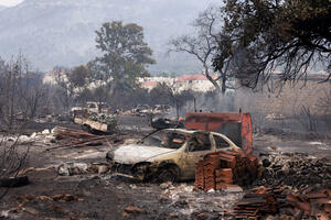Hrvatska: Veliki požar kod Šibenika, gorjeli kuće i automobili