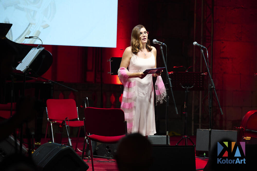 <p>Noć za pamćenje - stajaće ovacije za Nemanju Radulovića i Double Sens</p>