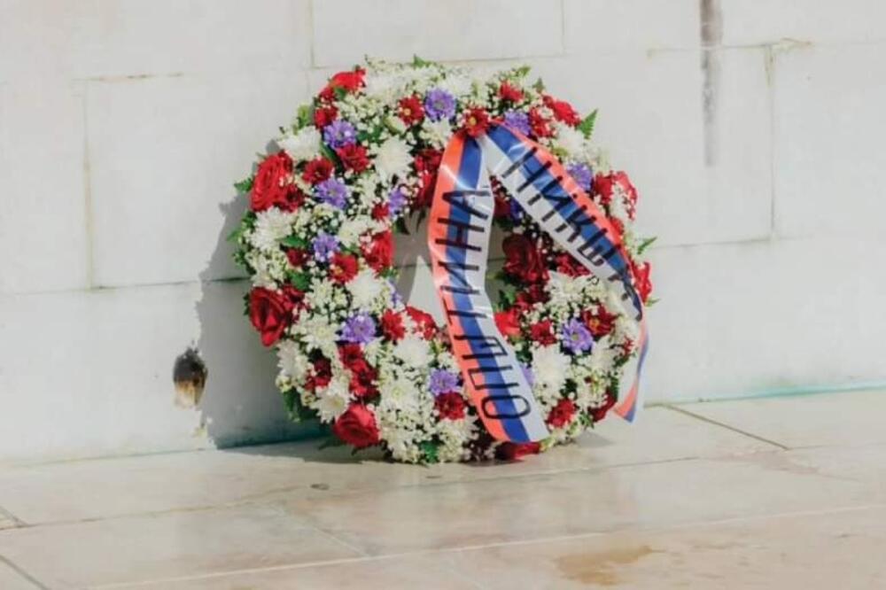 Vijenac koji je postavio Kovačević, Foto: Opština Nikšić