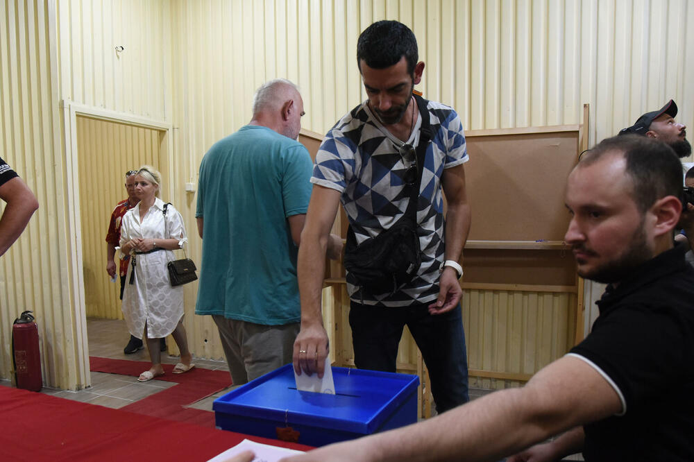 Detail during voting, Photo: Luka Zeković