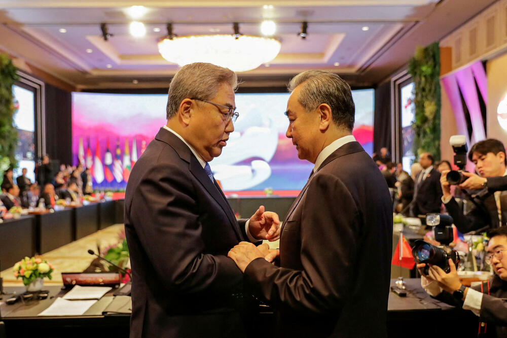 Park Jin i Vang Ji na ASEAN konferenciji, Foto: REUTERS