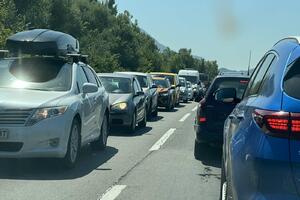 Kolone na putu Podgorica - Bar, saobraćajne gužve i u Tivtu