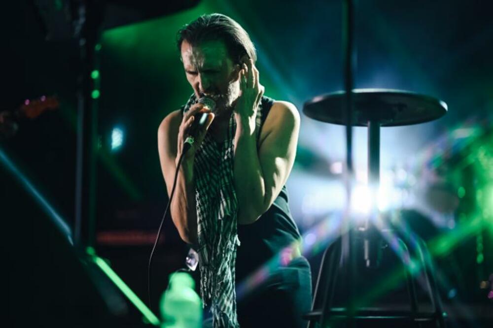 <p>Prvi dan festivala obilježile su uspješne svirke. Na bini u kampu publika je uživala uz Repetitor, Kandu Kodžu i Nebojšu, a onda i uz splitske repere TBF koji su dodatno zagrijali atmosferu</p>